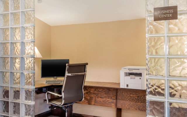 Comfort Inn Warren I-69