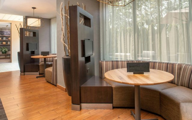 Courtyard By Marriott Portland Airport