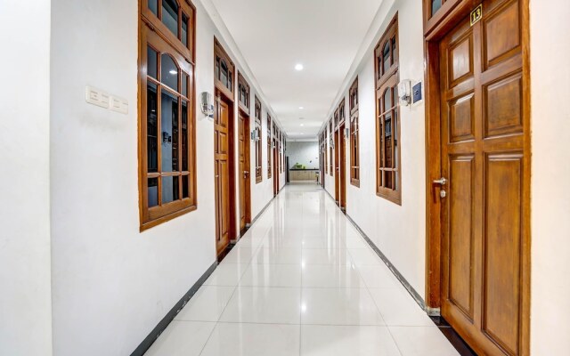 OYO Titik Koma Guest House