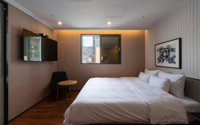 Seomyeon Brown-dot hotel Gold