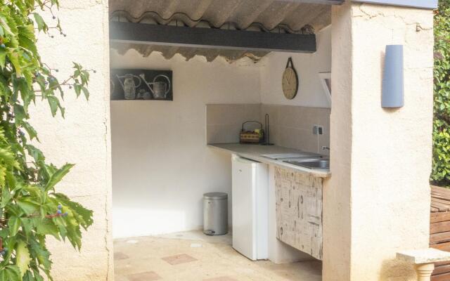 Charming Holiday Home in La Caunette with Swimming Pool