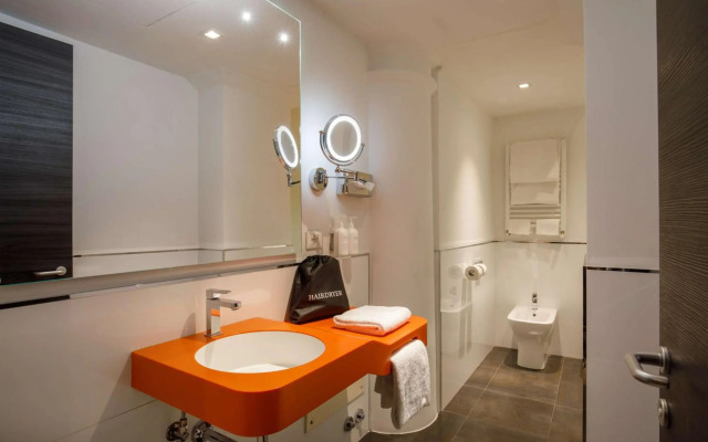 Cosmopolita Hotel Rome, Tapestry Collection by Hilton