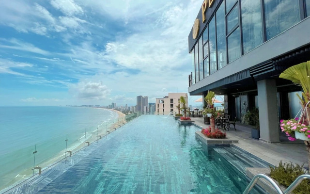 Peninsula Hotel Danang