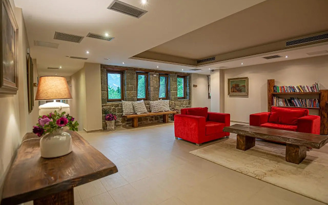 Anavasi Mountain Resort