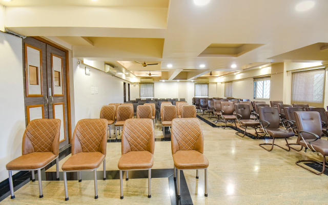 Fabhotel Shreeyash Residency