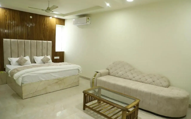 Ivory Hotel