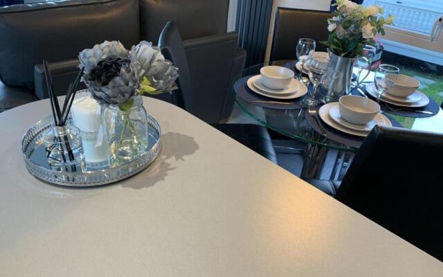 Lola Lodge - Luxury Hot Tub Retreat