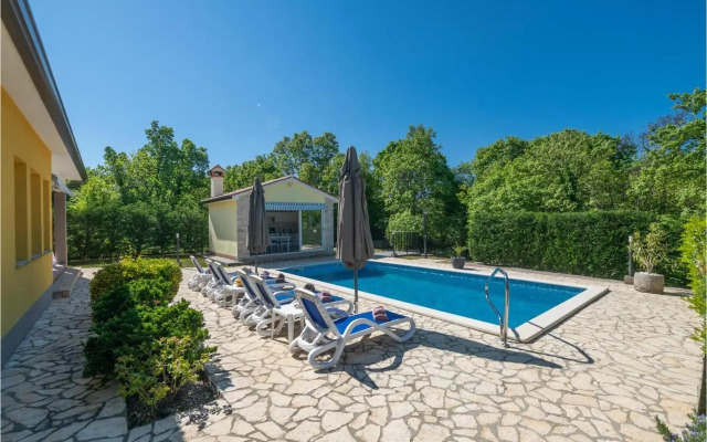 Holiday home Strmac 25 with Outdoor Swimmingpool
