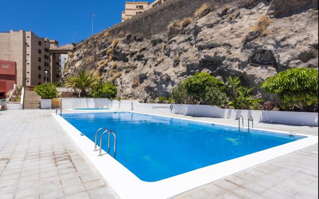 Beachfront triplex with swimming pool parking