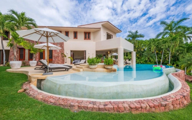 Villa Alamanda in Mexico City