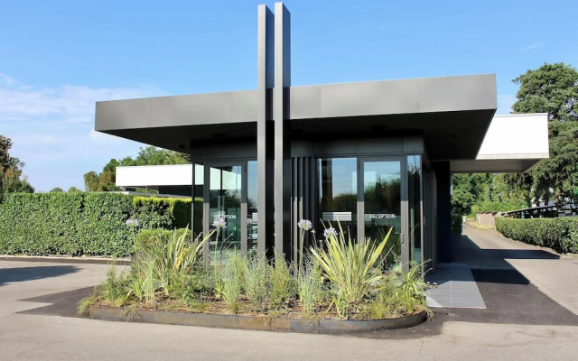 MEALBA HOTEL Suite & Pool