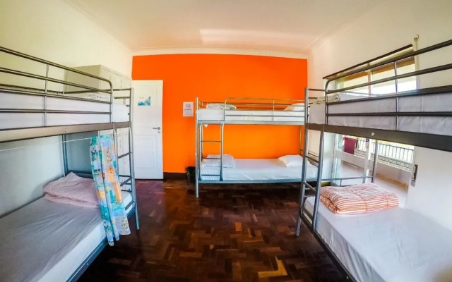 Carcavelos Beach Hostel