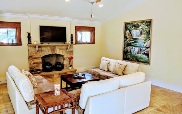 Palm River Estate - Five Bedroom Home