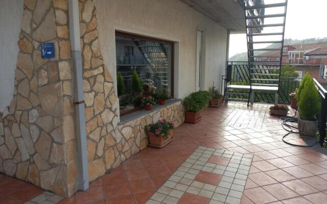 Bb Cesaro Mariolo House