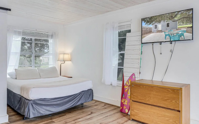 Merry Macaw Rp203b 1 Bedroom Duplex by RedAwning