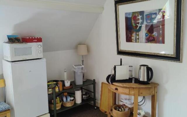 B&B Art Gallery 274