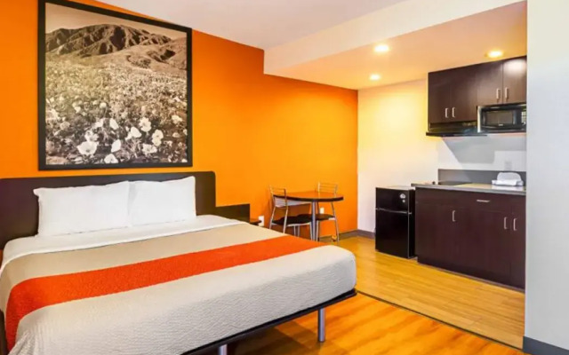 Motel 6 on Maple