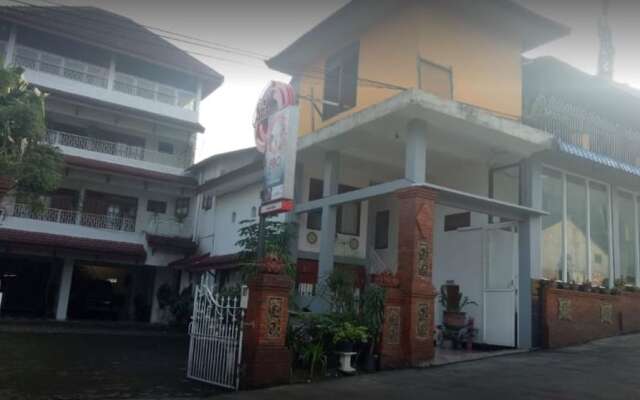 Wisma & Kantin Amanda by ZUZU