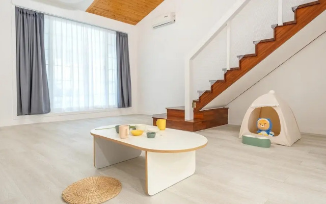 Gapyeong Daengdaengi Dog Pension Silver