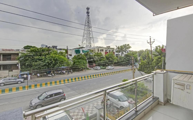 FabHotel Noida Suites Sector 20