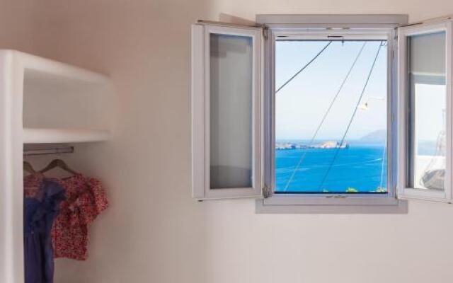 Plaka Suites