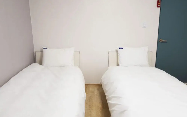 Bluemoon Guest House - Hostel