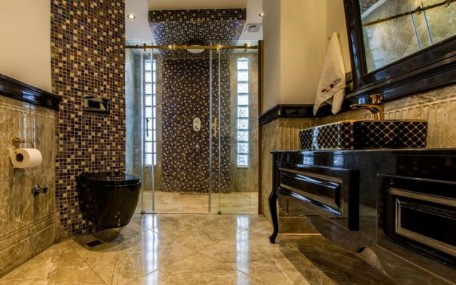 Luxurious Villa With Private Pool in Antalya