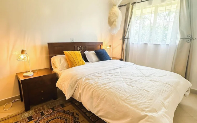 Spacious 4-bedroom with a pool