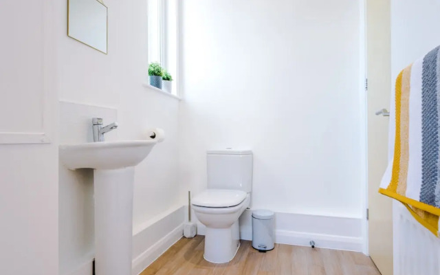 3 Bed House Manchester by MCR Dens