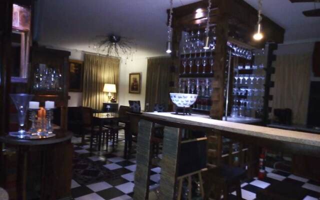 Bread & Barrel Bellville Guesthouse