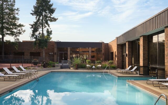 Sheraton Grand Rapids Airport Hotel