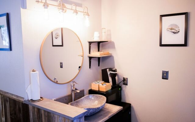 LOGE Leavenworth Riverside