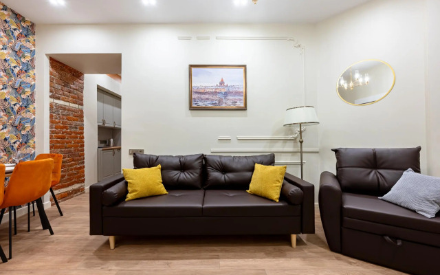 Apartment on 7-9 Zhukovsky Street