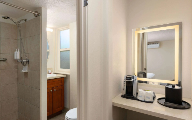 Days Inn by Wyndham Maui Oceanfront