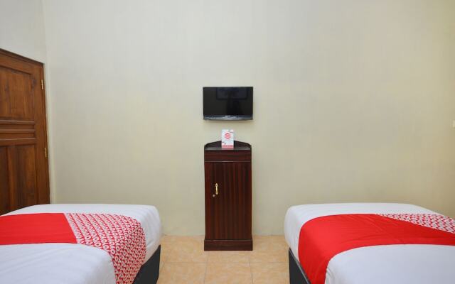 OYO 810 Idola Residence