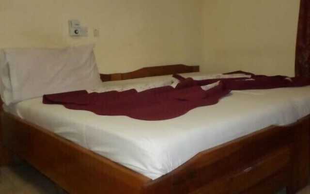 Boy Boison Elite Hotel