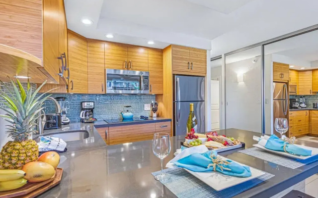Papakea Oceanview Studio 0 Bedroom Condo by RedAwning