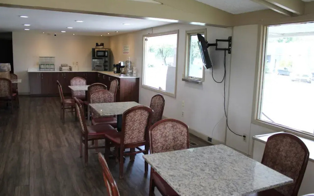 Executive Inn & Suites