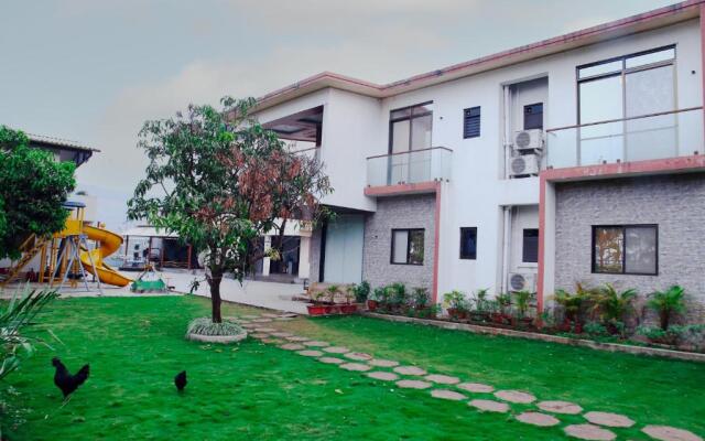 Royal Twin - 12BHK Luxury Villa by Royal Villa's Lonavla