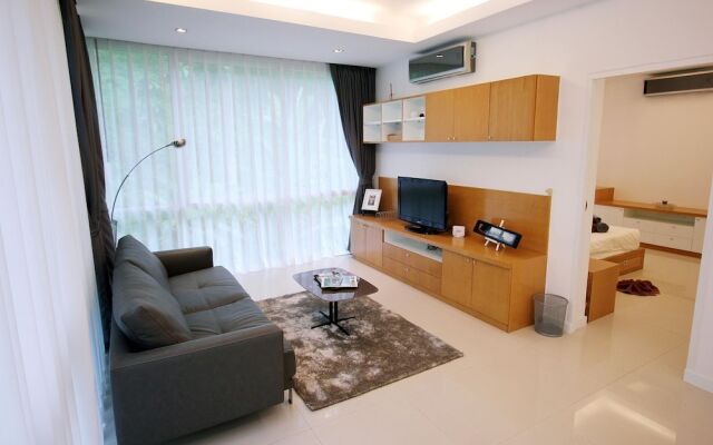 The Trees Hillside Apartment