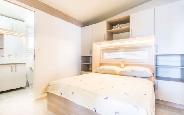 Mobile Home Rock Rose 2