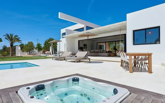 Holiday Home With Outdoor Cinema