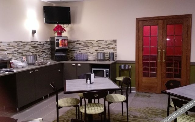 The Falls Inn & Suites / Bigwood Event Center