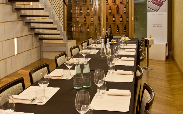 Breaking Business Hotel