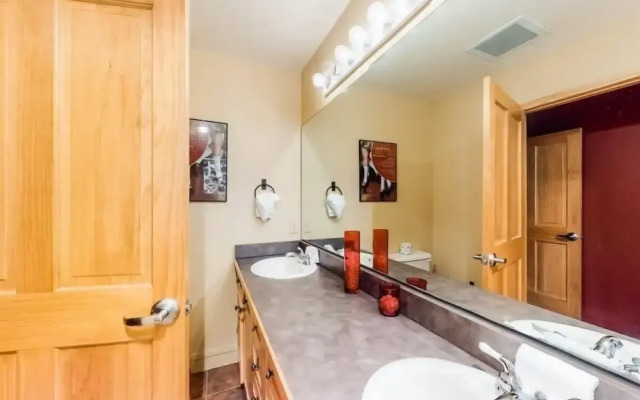 Luxury 3 Bedroom Mountain Condo in River Run Village with Beautiful Mountain Views and Walking Distance to Ski