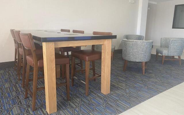 Holiday Inn Express & Suites Mountain View Silicon Valley by IHG