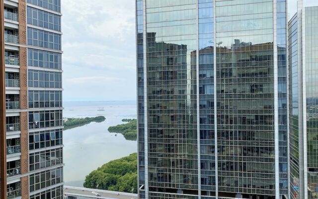 Serene And Best Location 2Br Gold Coast Apartment