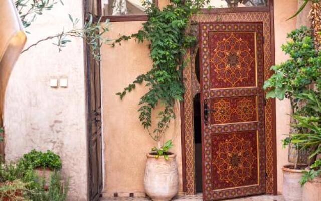 Riad Mur Akush