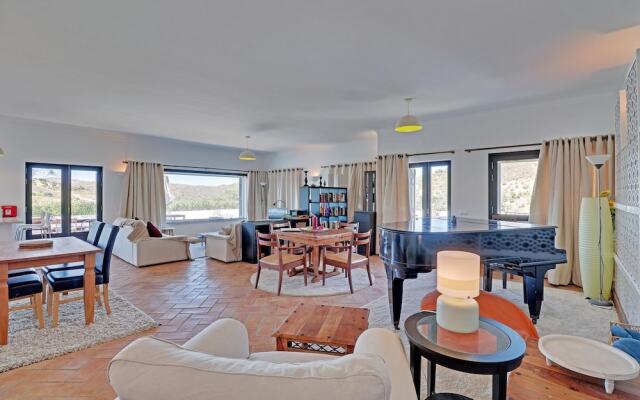 Villa Eiras Altas Grande by Portucasa