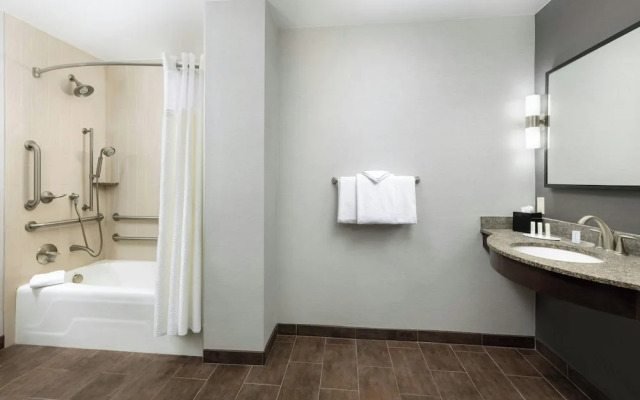 Holiday Inn Hotel Woodland Hills (Warner Ctr)